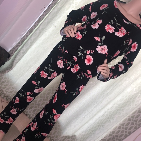 2 Pc Set Black Floral top & Bottom - Picture 9 of 11